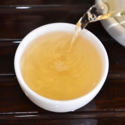 2015年明前春尖普洱生茶357克