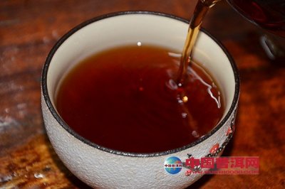 普洱茶的刮油原理是什么？对每个人都适用吗？