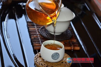 �ӳ��ڴ����������ն���������û�������