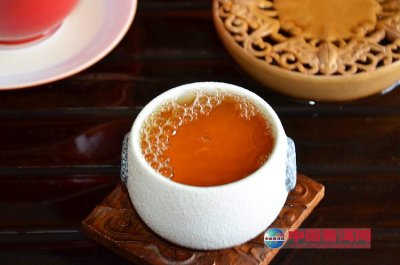 ����ܳ���Ҷ����ȷ����